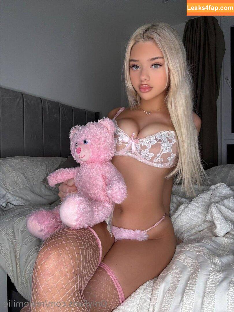 realemilie / realemily234 leaked photo photo #0032