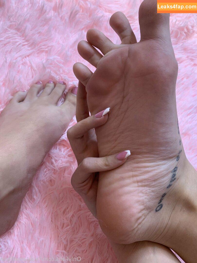 realgarnetrose / garnets.and.roses leaked photo photo #0015