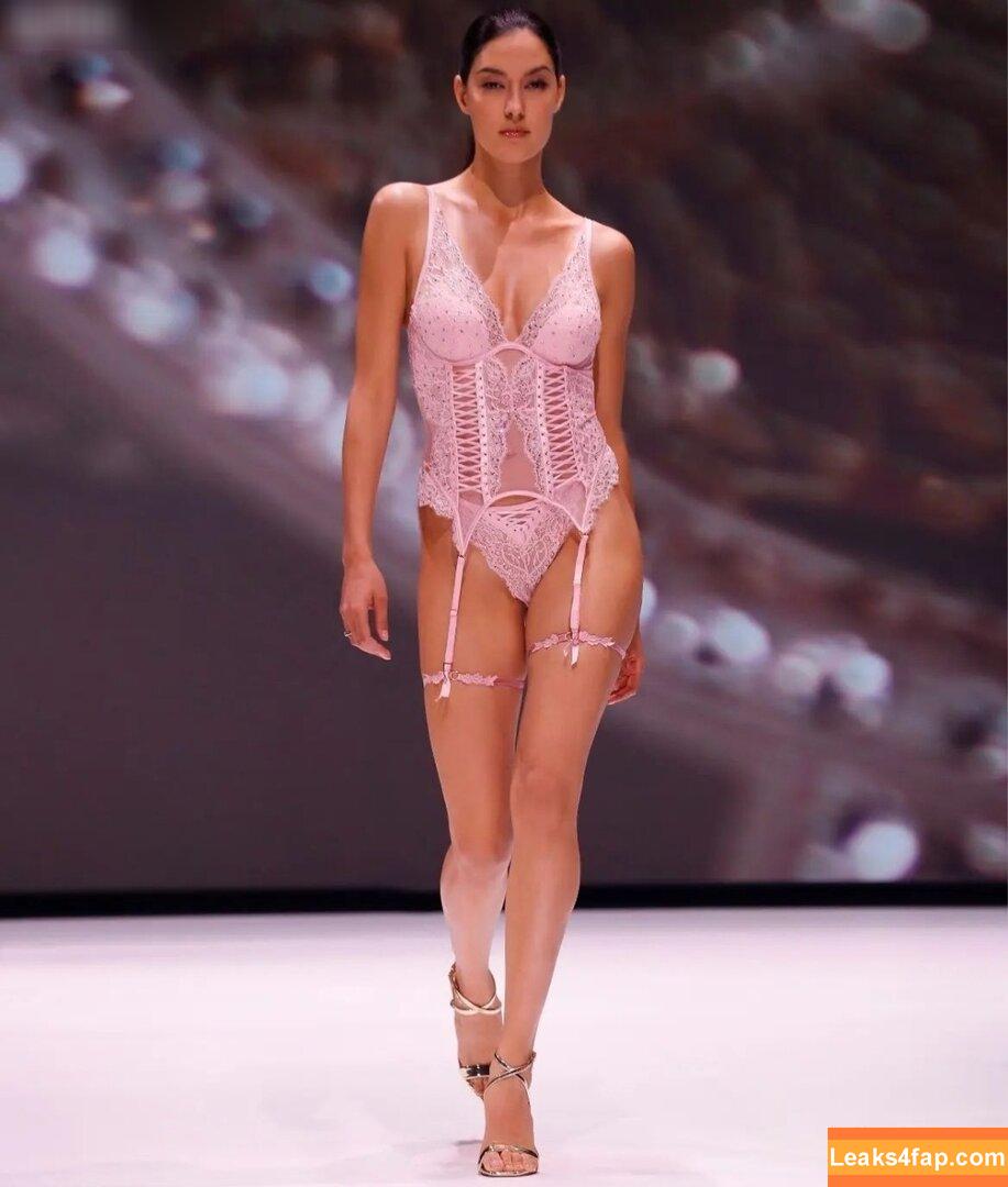 Rebecca Mir / sarahtoninx9_ слитое фото фото #0015