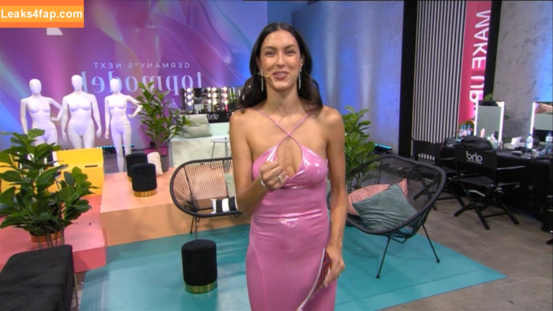 Rebecca Mir / sarahtoninx9_ leaked photo photo #0076