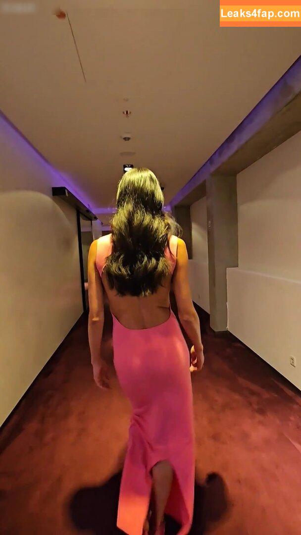 Rebecca Mir / sarahtoninx9_ leaked photo photo #0111