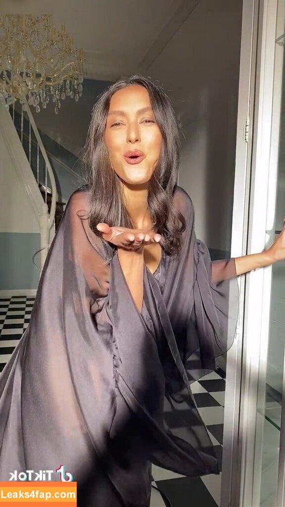 Rebecca Mir / sarahtoninx9_ leaked photo photo #0117