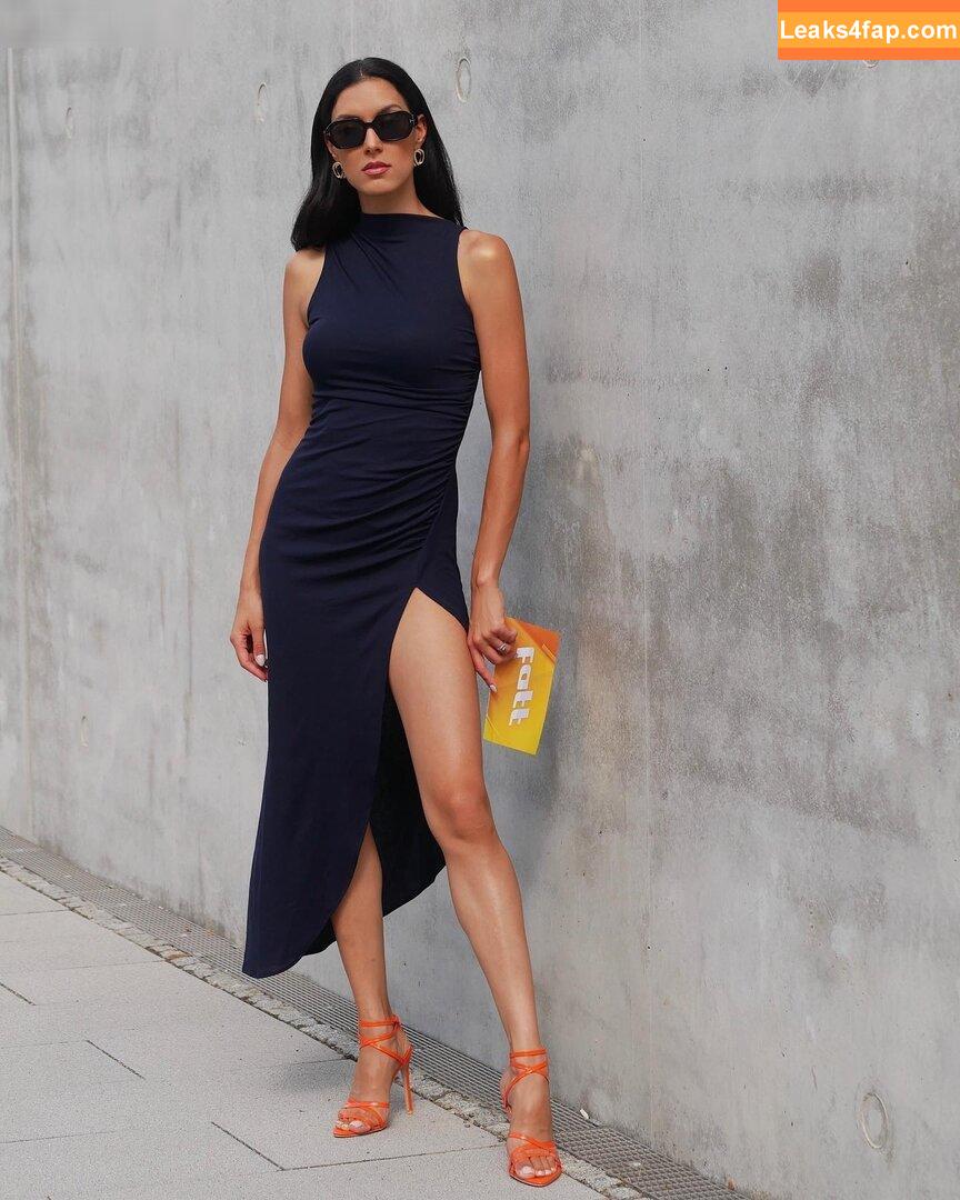 Rebecca Mir / sarahtoninx9_ leaked photo photo #0128