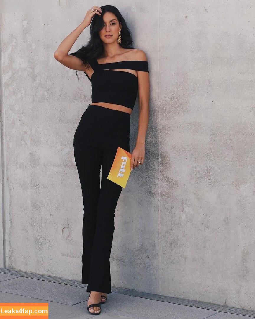 Rebecca Mir / sarahtoninx9_ leaked photo photo #0129