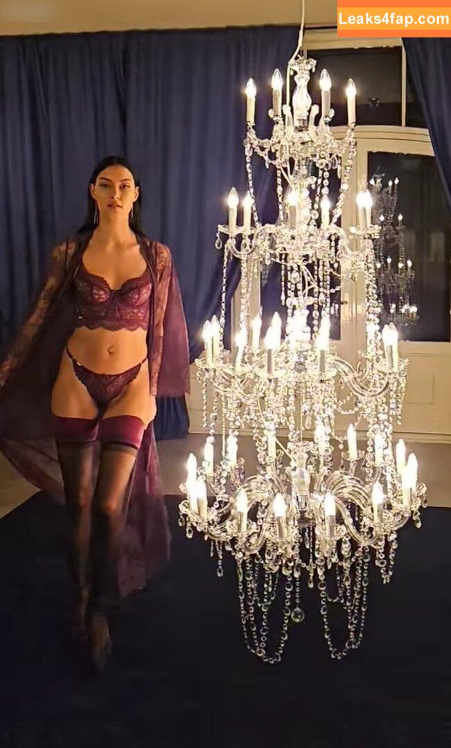 Rebecca Mir / sarahtoninx9_ leaked photo photo #0142