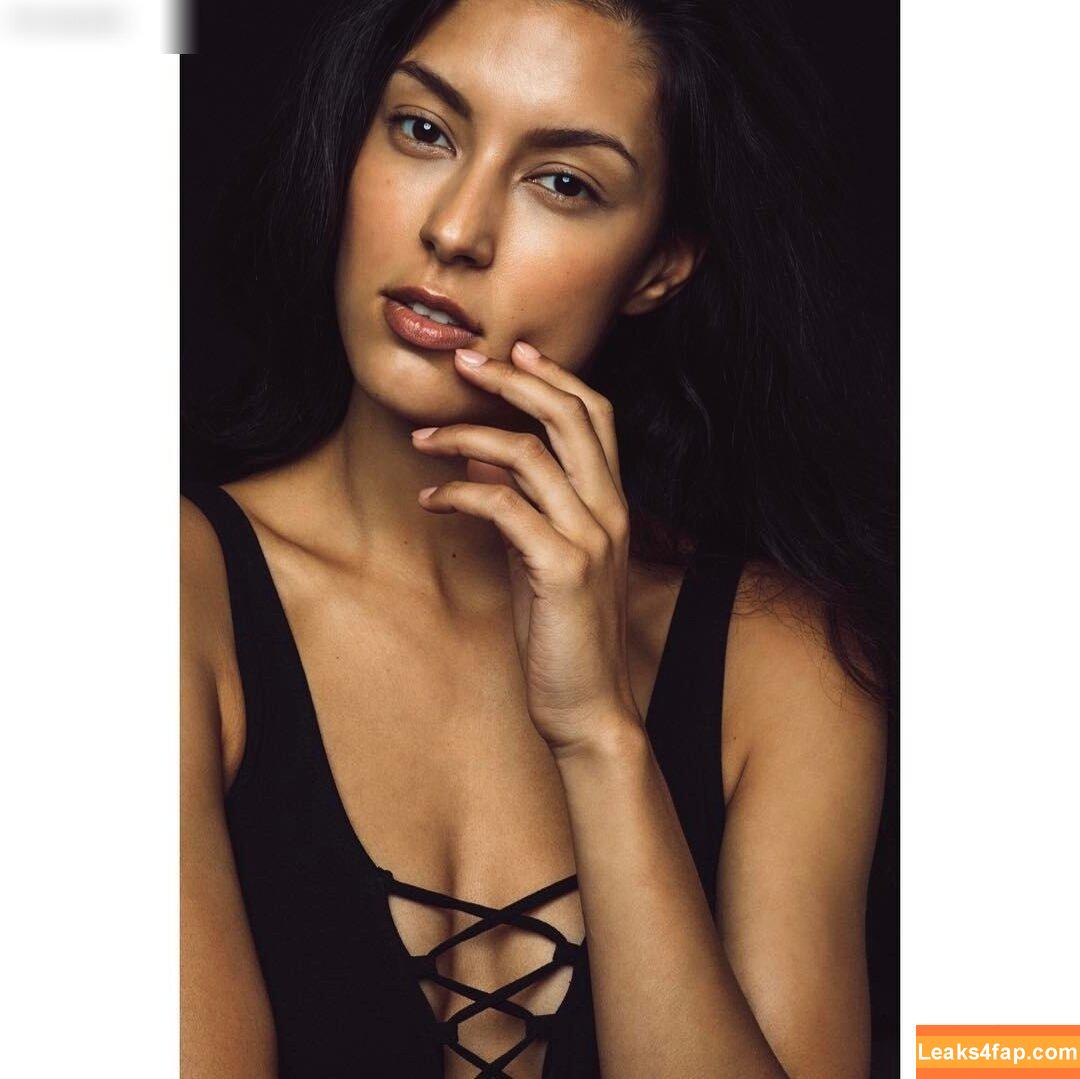 Rebecca Mir / sarahtoninx9_ leaked photo photo #0167