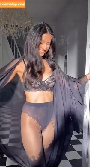 Rebecca Mir photo #0021