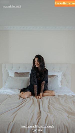 Rebecca Mir photo #0063