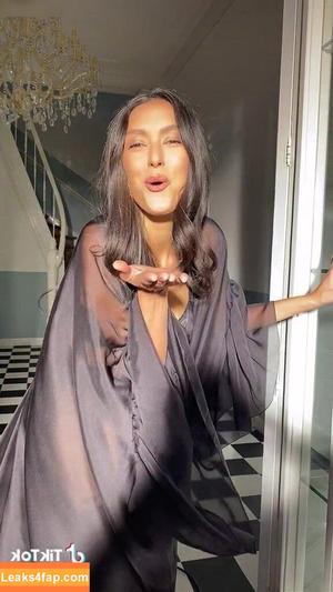 Rebecca Mir photo #0117