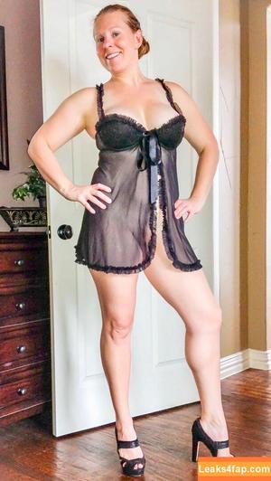 Redhead Milf Kelli photo #0002