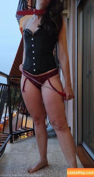 redhead-princess photo #0032