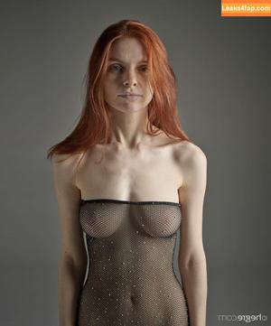 Redhead Vi photo #0003