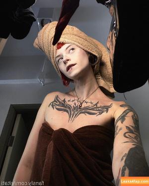 Redhead Vi photo #0035