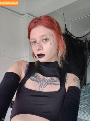 Redhead Vi photo #0040