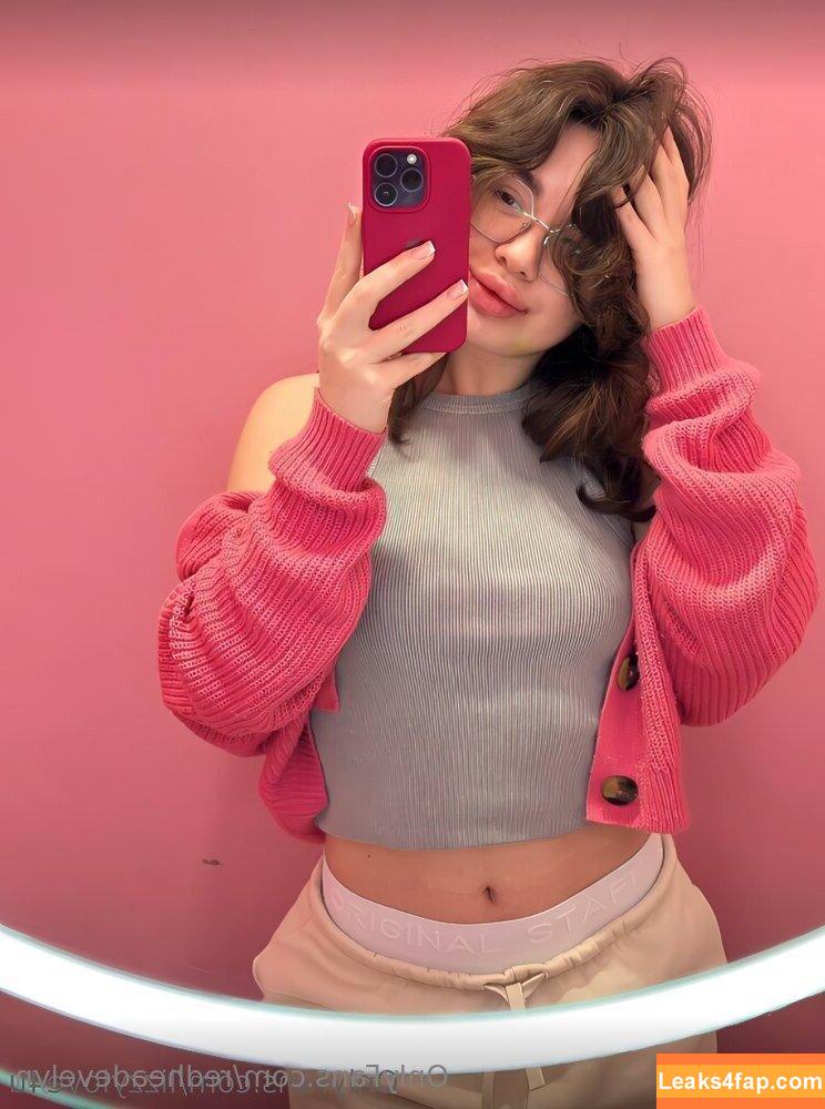redheadevelyn Onlyfans leaks