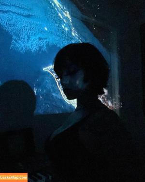 Redroomromance photo #0019