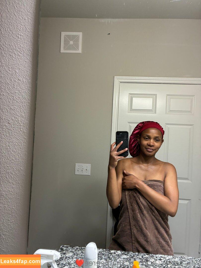 reethatbee / thatbeeree leaked photo photo #0002