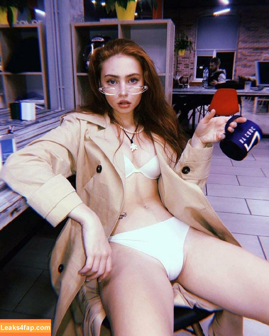 Renata Valliulina / Renata Ri / Renatarii / Riwww / renata_ri / renatarrii слитое фото фото #0014