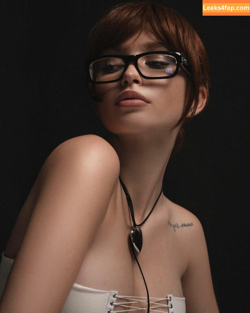 Renatarii / Renata Ri / renata_ri / renatarrii leaked photo photo #0396