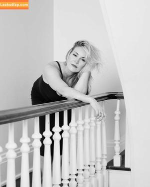Renee Paquette photo #0018