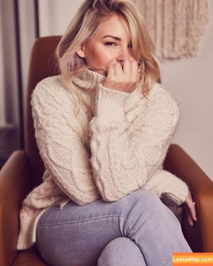 Renee Paquette photo #0024