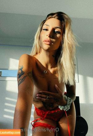 Renee Savy photo #0093