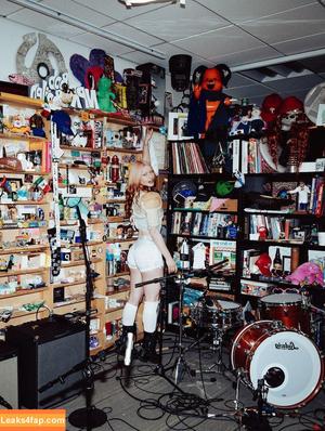 Rhian Teasdale фото #0035