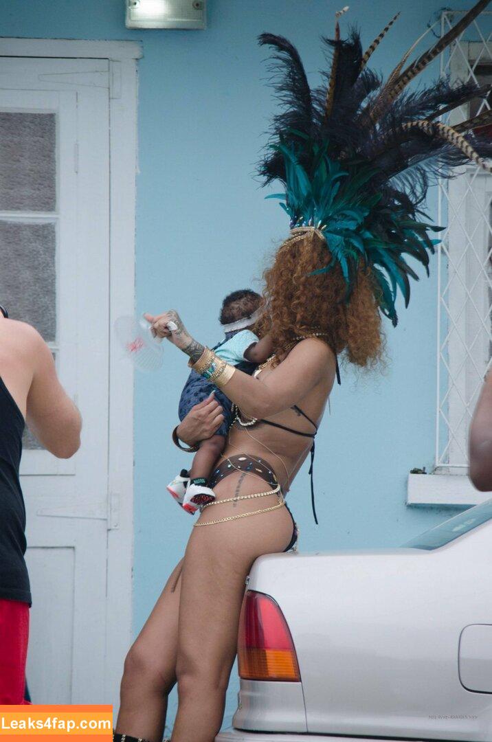 Rihanna / badgalriri leaked photo photo #0028