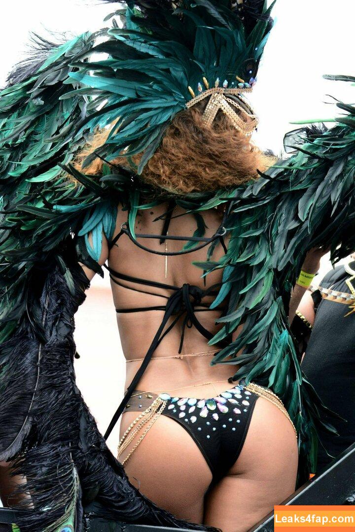 Rihanna / badgalriri leaked photo photo #0034