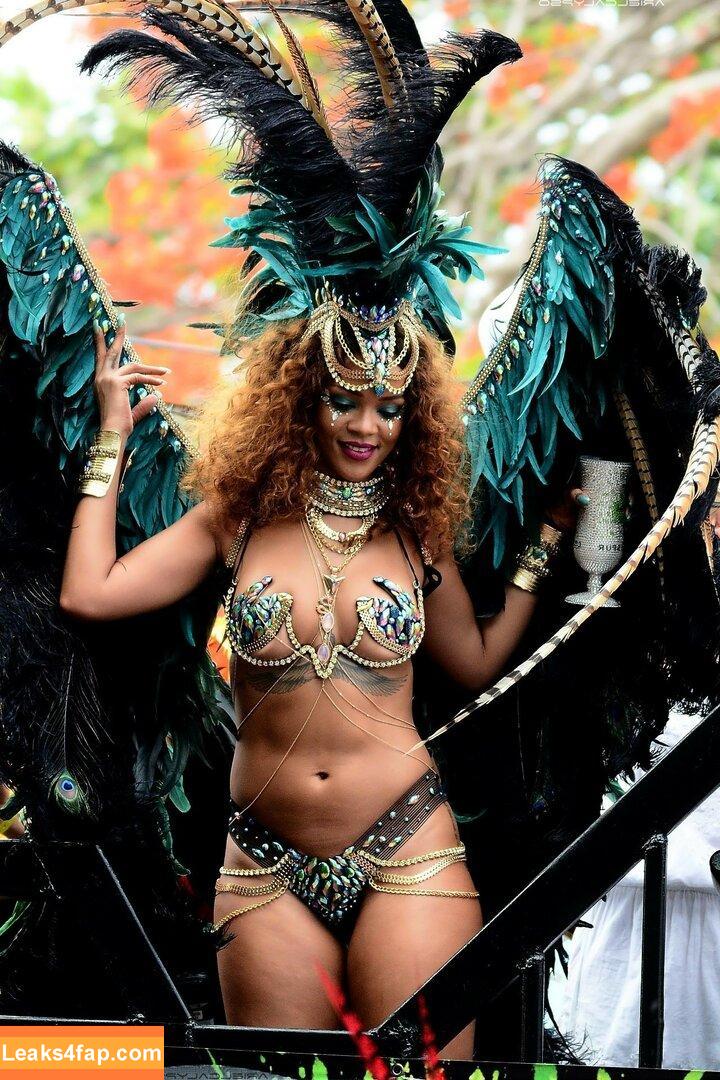 Rihanna / badgalriri leaked photo photo #0043