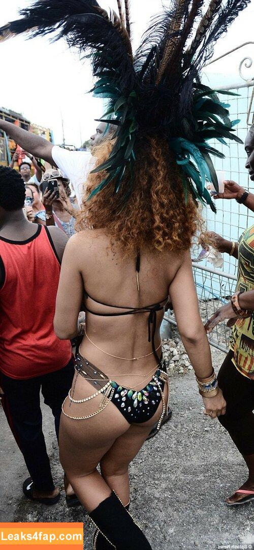 Rihanna / badgalriri leaked photo photo #0054
