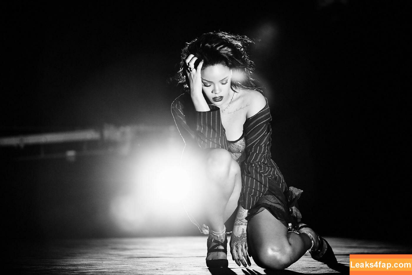 Rihanna / badgalriri leaked photo photo #0075