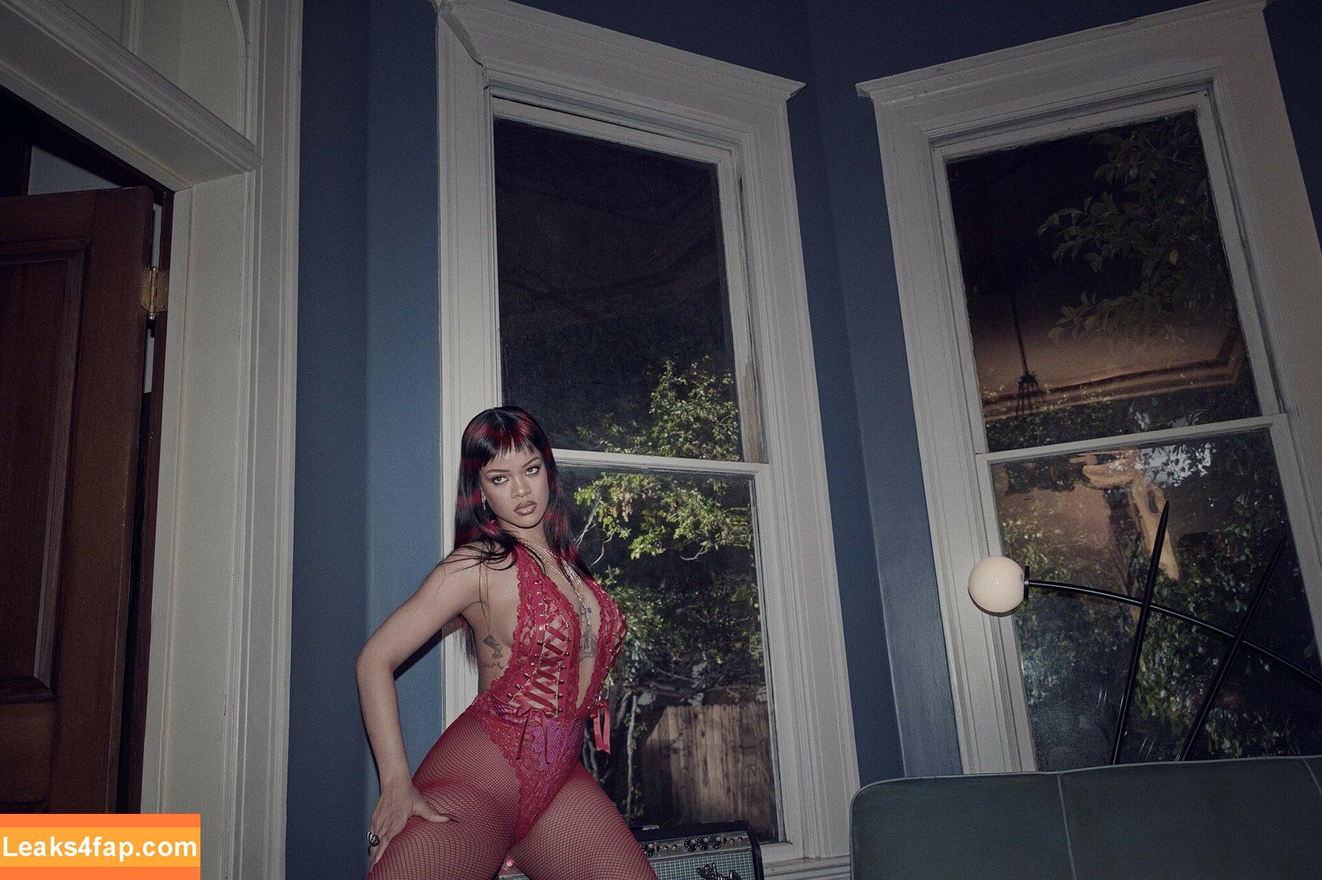 Rihanna / badgalriri leaked photo photo #0091