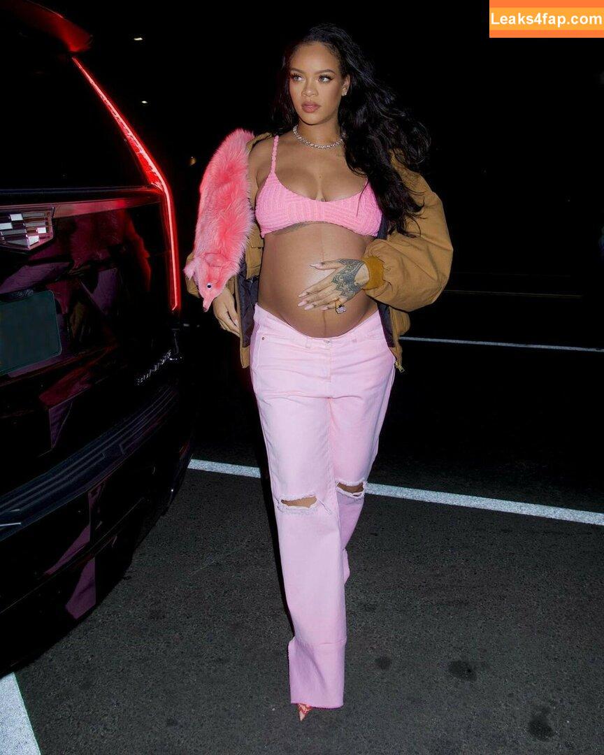 Rihanna / badgalriri leaked photo photo #0105