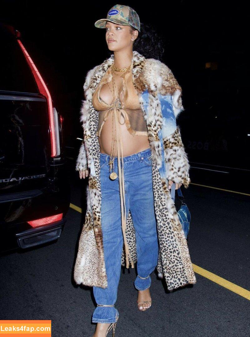 Rihanna / badgalriri leaked photo photo #0110