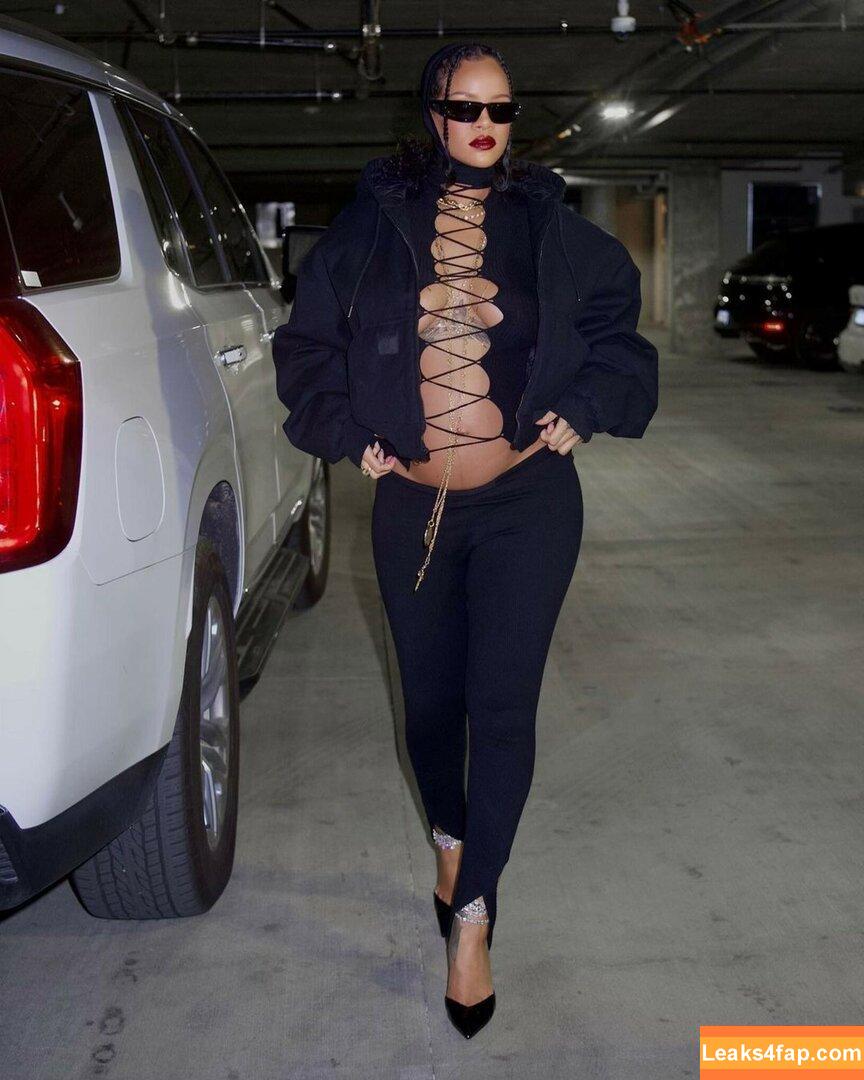 Rihanna / badgalriri leaked photo photo #0115