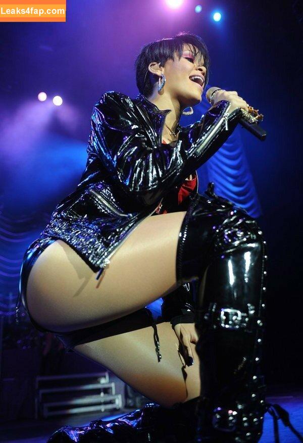 Rihanna / badgalriri leaked photo photo #0124