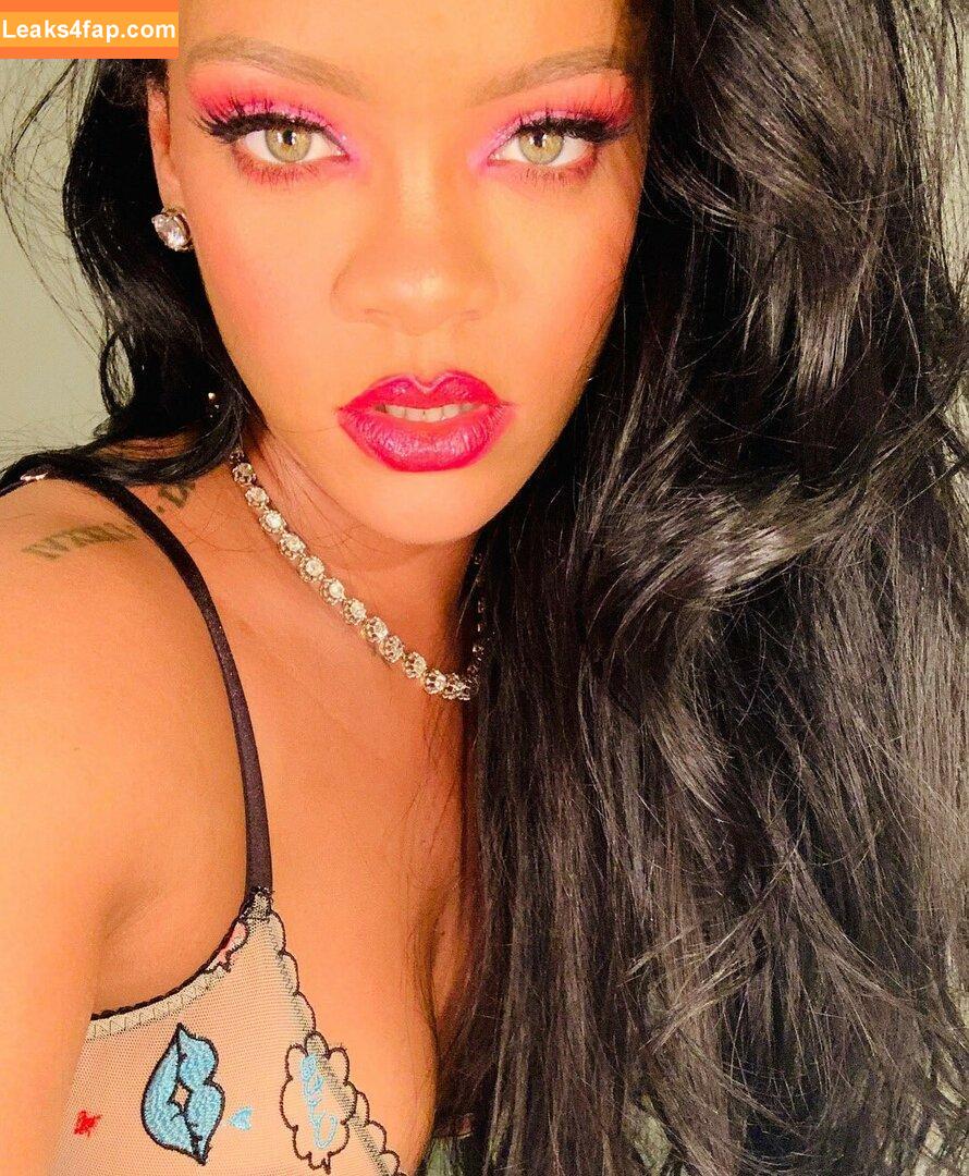 Rihanna / badgalriri leaked photo photo #0125