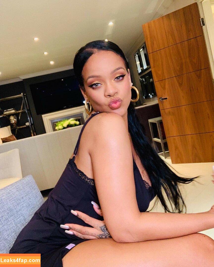 Rihanna / badgalriri leaked photo photo #0130