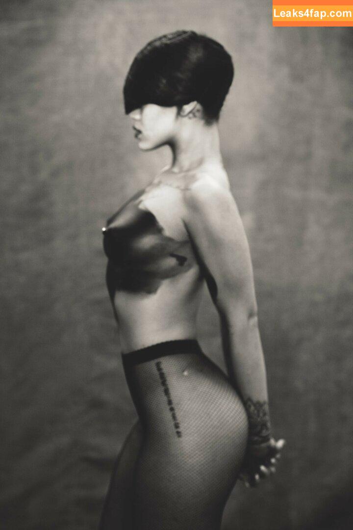Rihanna / badgalriri leaked photo photo #0147