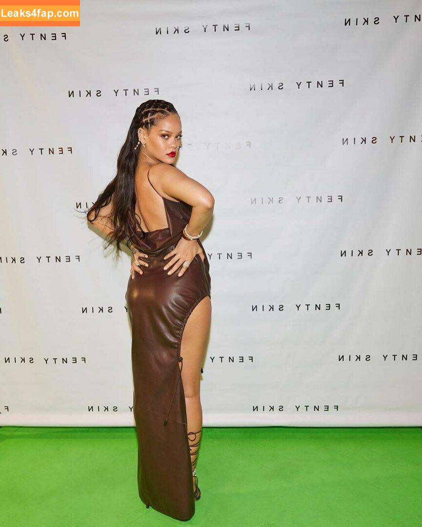 Rihanna / badgalriri leaked photo photo #0152