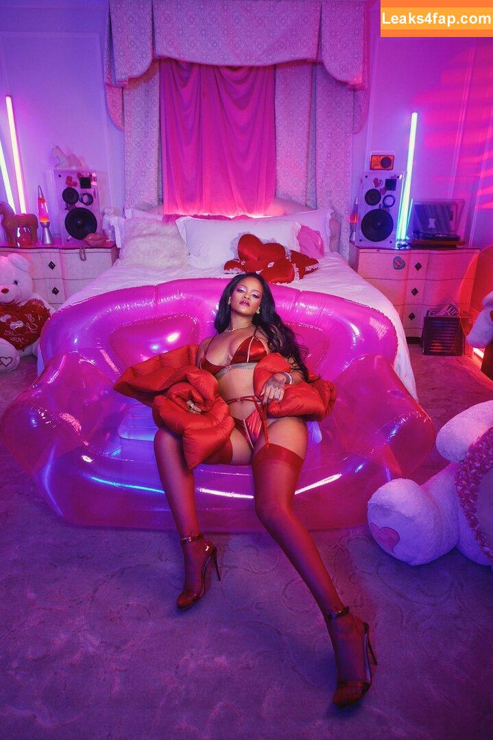 Rihanna / badgalriri leaked photo photo #0157