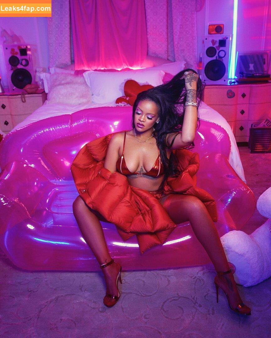Rihanna / badgalriri leaked photo photo #0158