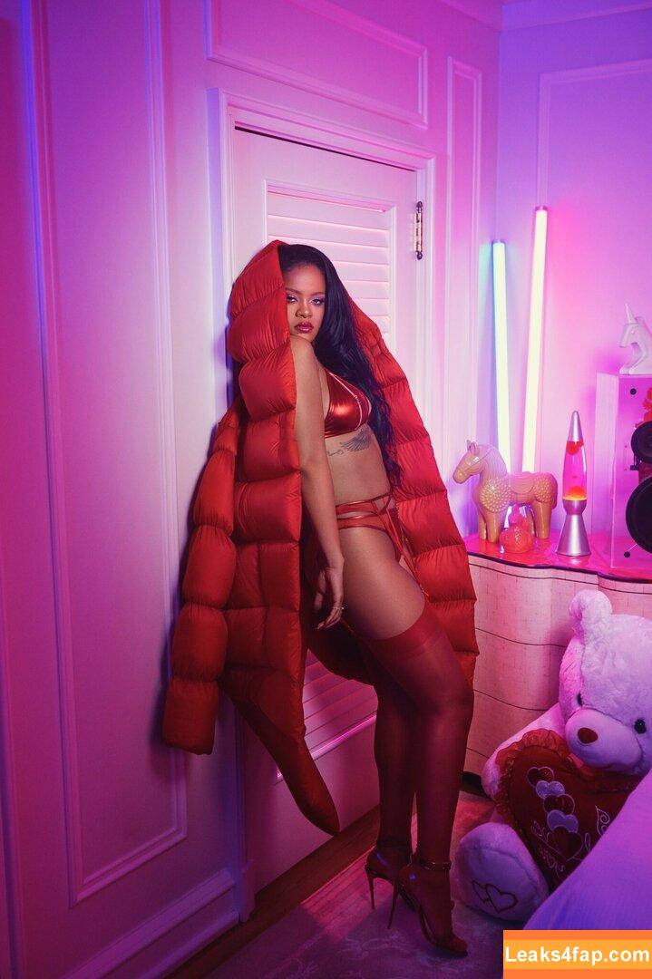 Rihanna / badgalriri leaked photo photo #0160