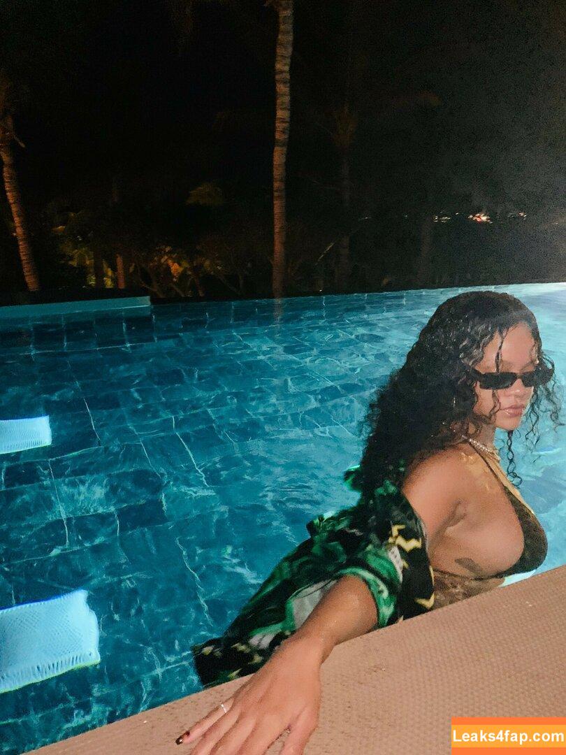 Rihanna / badgalriri leaked photo photo #0161