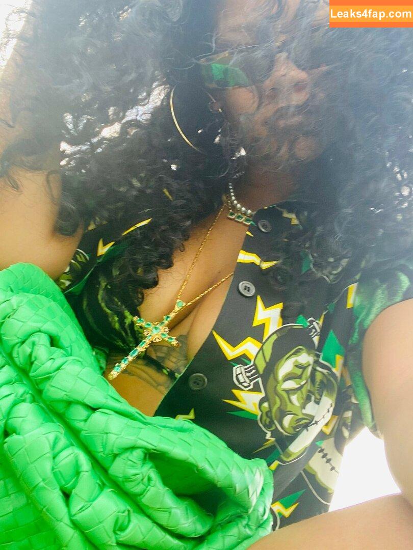 Rihanna / badgalriri leaked photo photo #0162