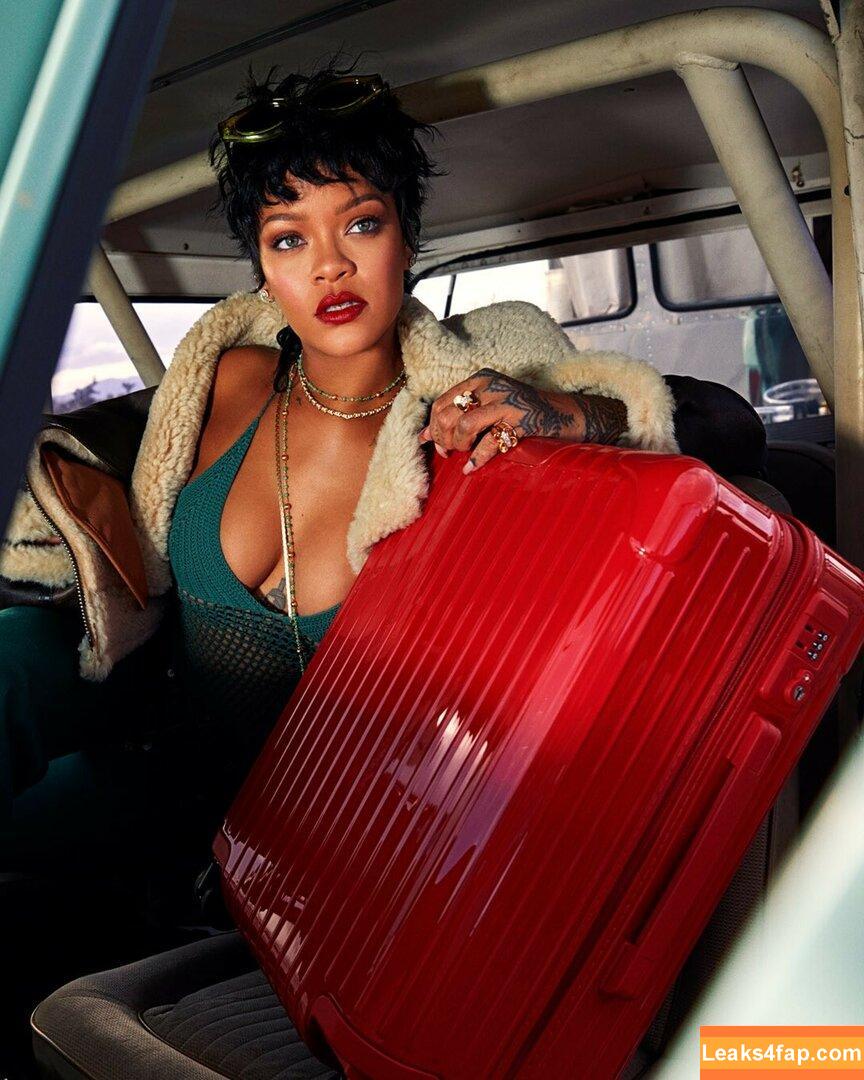 Rihanna / badgalriri leaked photo photo #0166