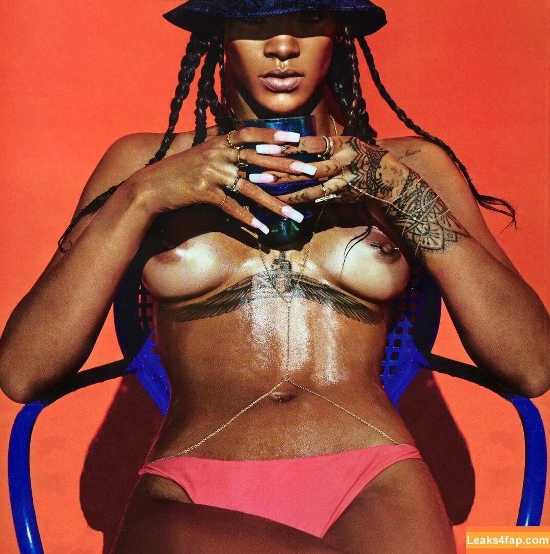 Rihanna / badgalriri leaked photo photo #0184