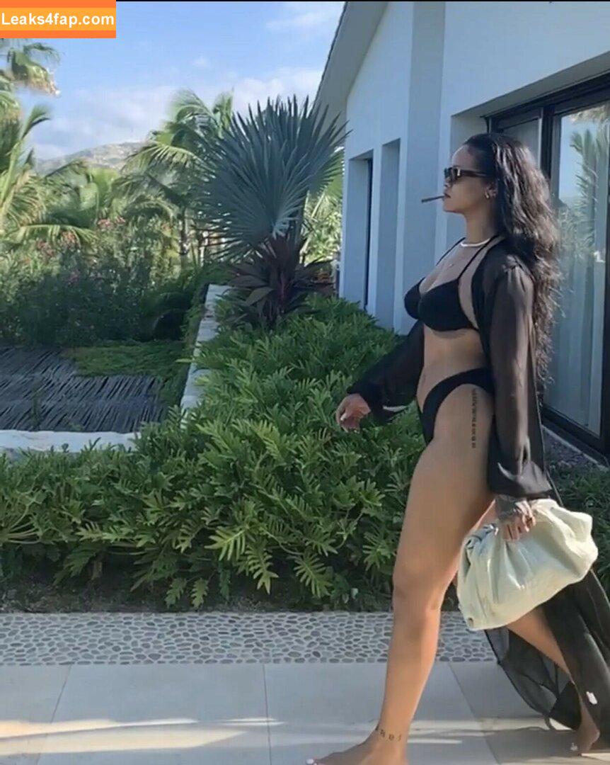 Rihanna / badgalriri leaked photo photo #0196