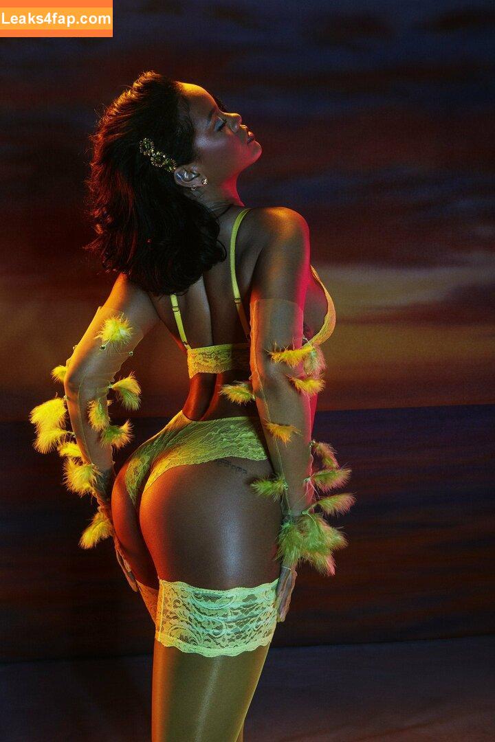 Rihanna / badgalriri leaked photo photo #0201